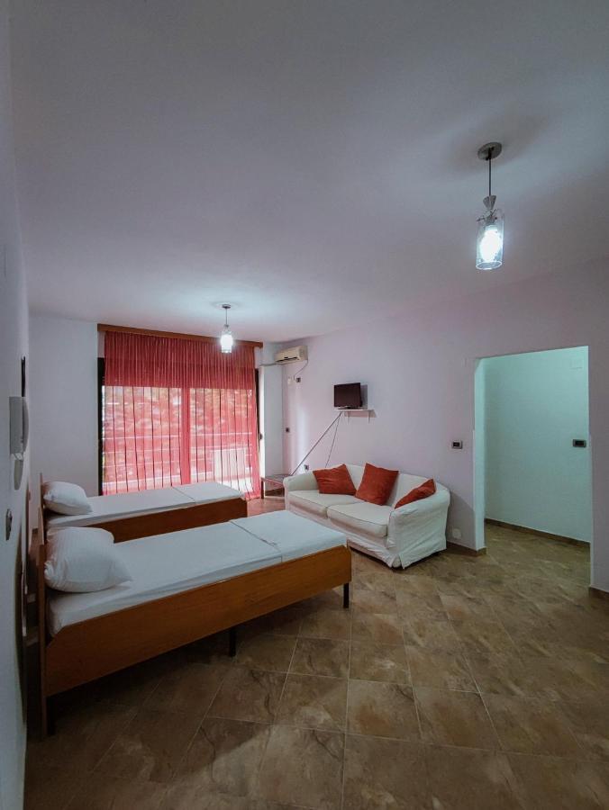 El Rio Apartments Саранда Экстерьер фото